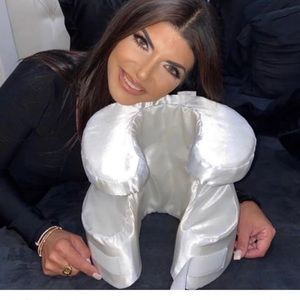 Flawlessfacepillow helps with wrinkles